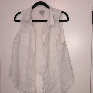 Levi’s Women’s Sleeveless Button Down